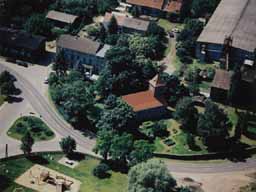 Die Mehrower Dorfkirche im Juni 2001